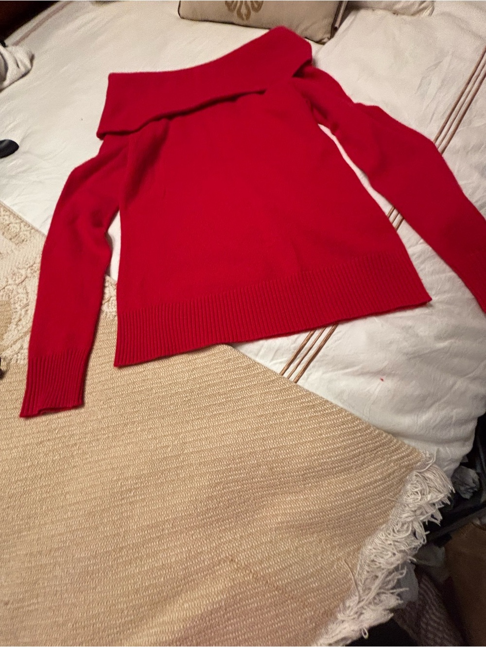 Red Off-Shoulder Women's Sweater Cashmere!